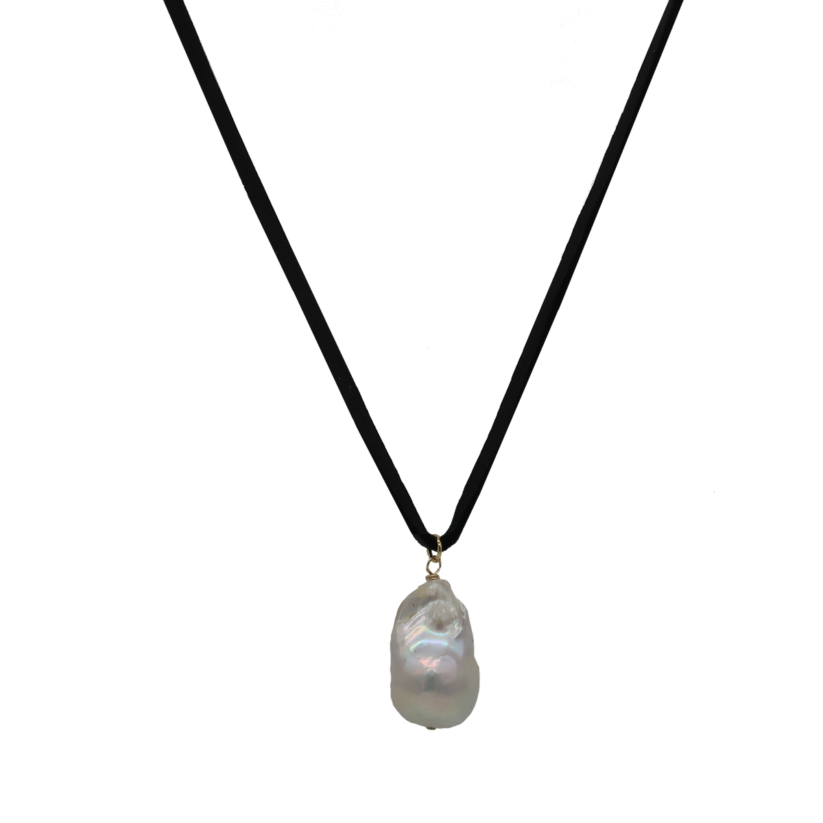 BAROQUE PEARL PENDANT ON LEATHER